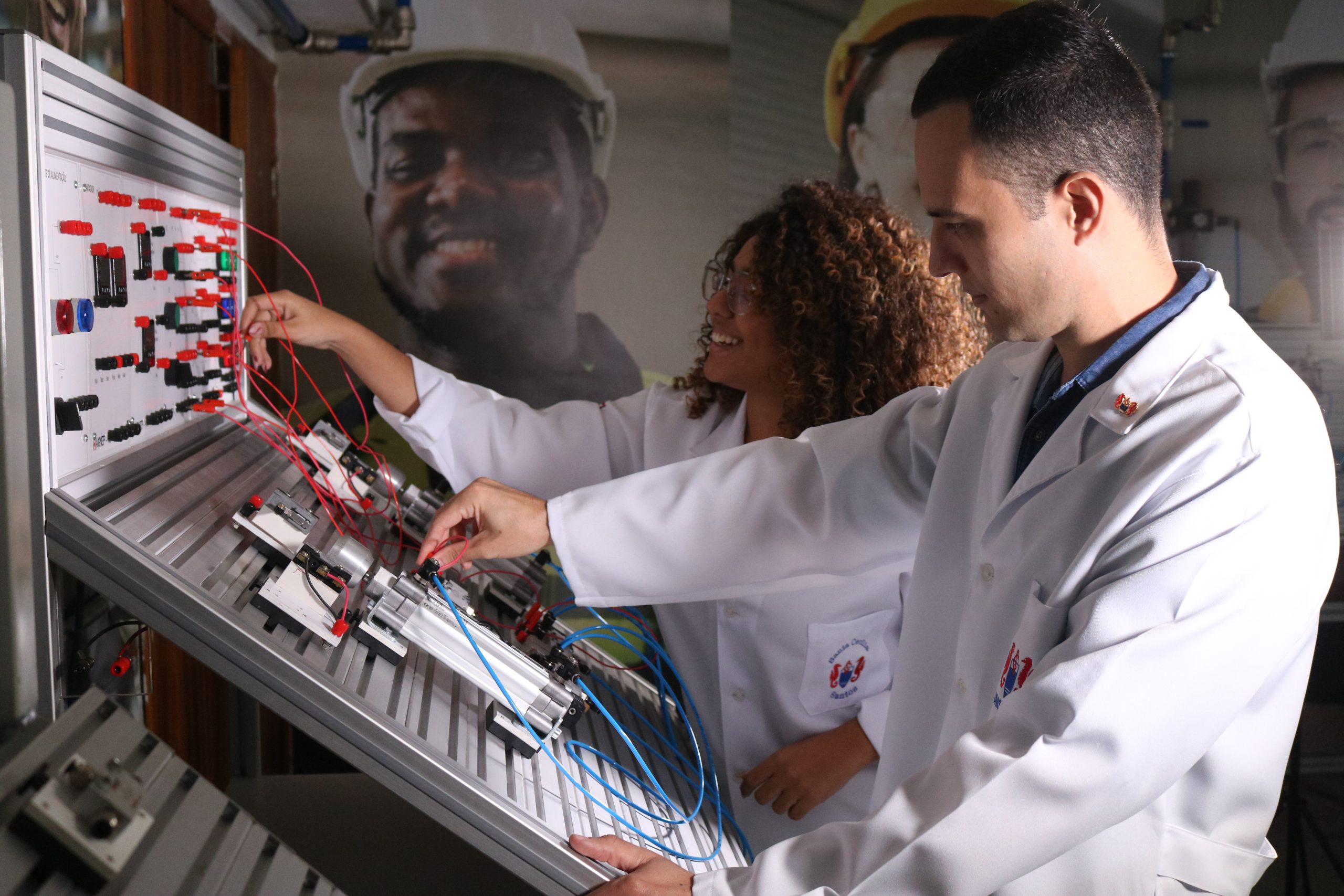 Os Laboratórios de Engenharia e Arquitetura​ da Unisanta oferecem infraestrutura avançada para ensino, pesquisa e elaboração de projetos.