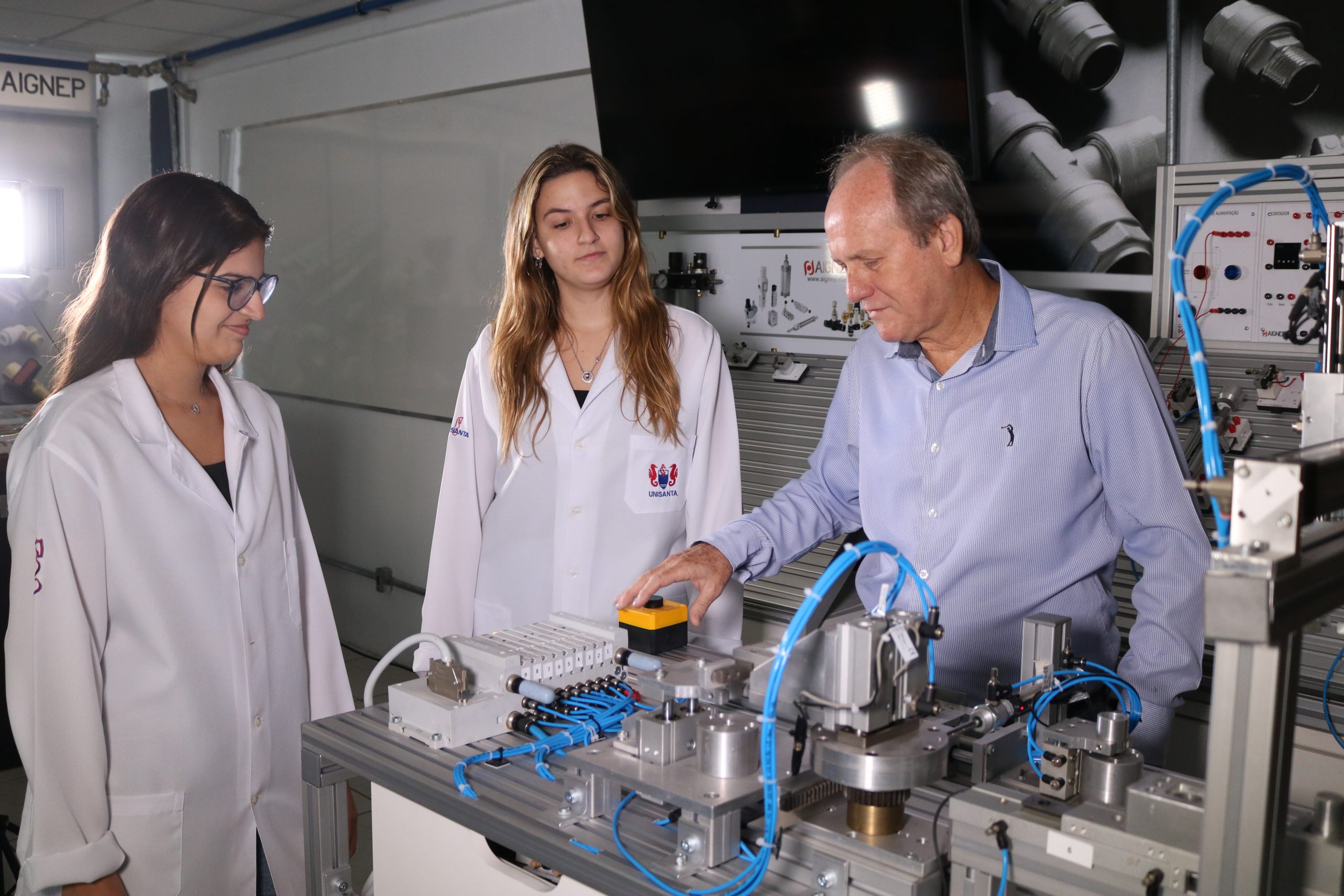 Os Laboratórios de Engenharia e Arquitetura​ da Unisanta oferecem infraestrutura avançada para ensino, pesquisa e elaboração de projetos.