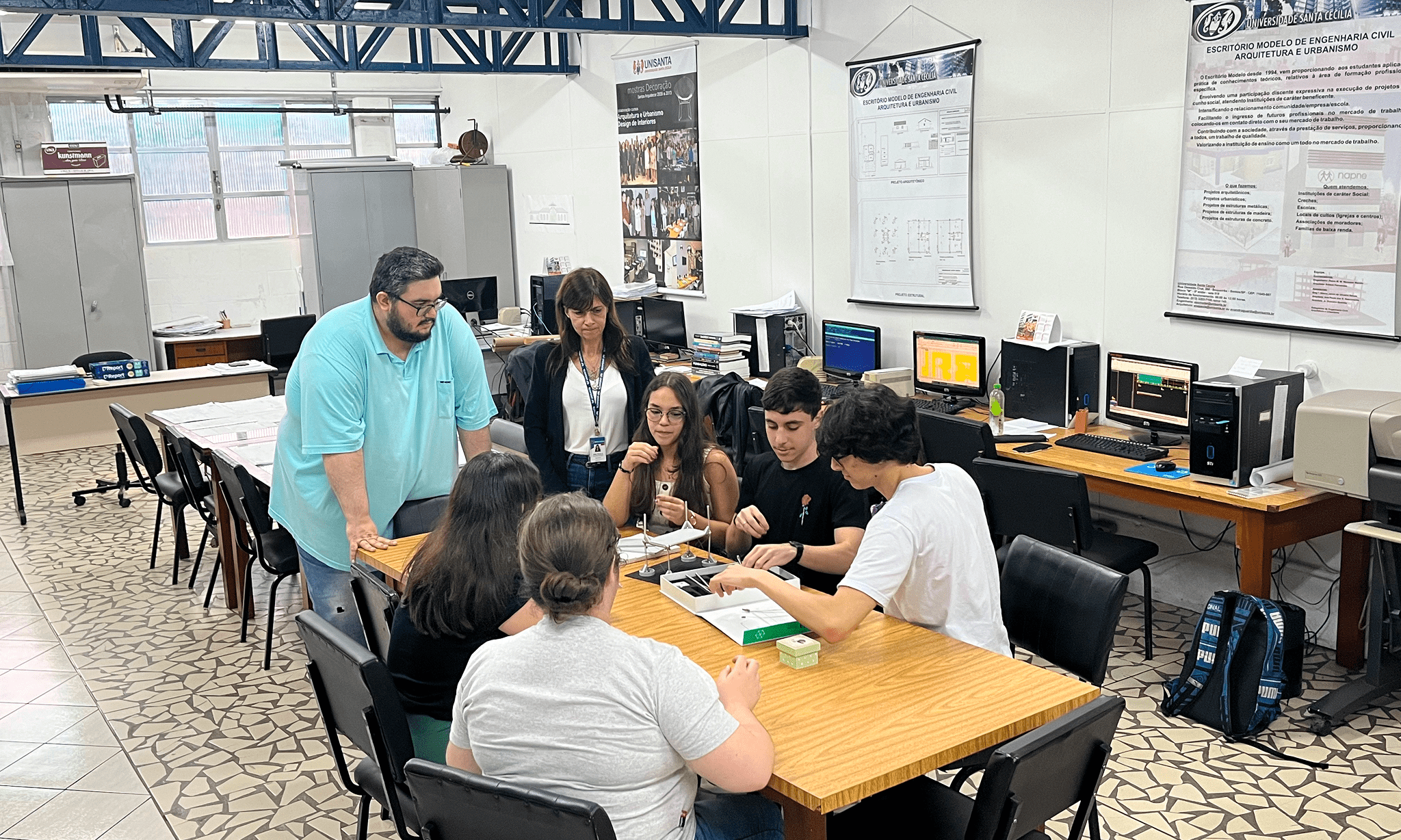Os Laboratórios de Engenharia e Arquitetura​ da Unisanta oferecem infraestrutura avançada para ensino, pesquisa e elaboração de projetos.