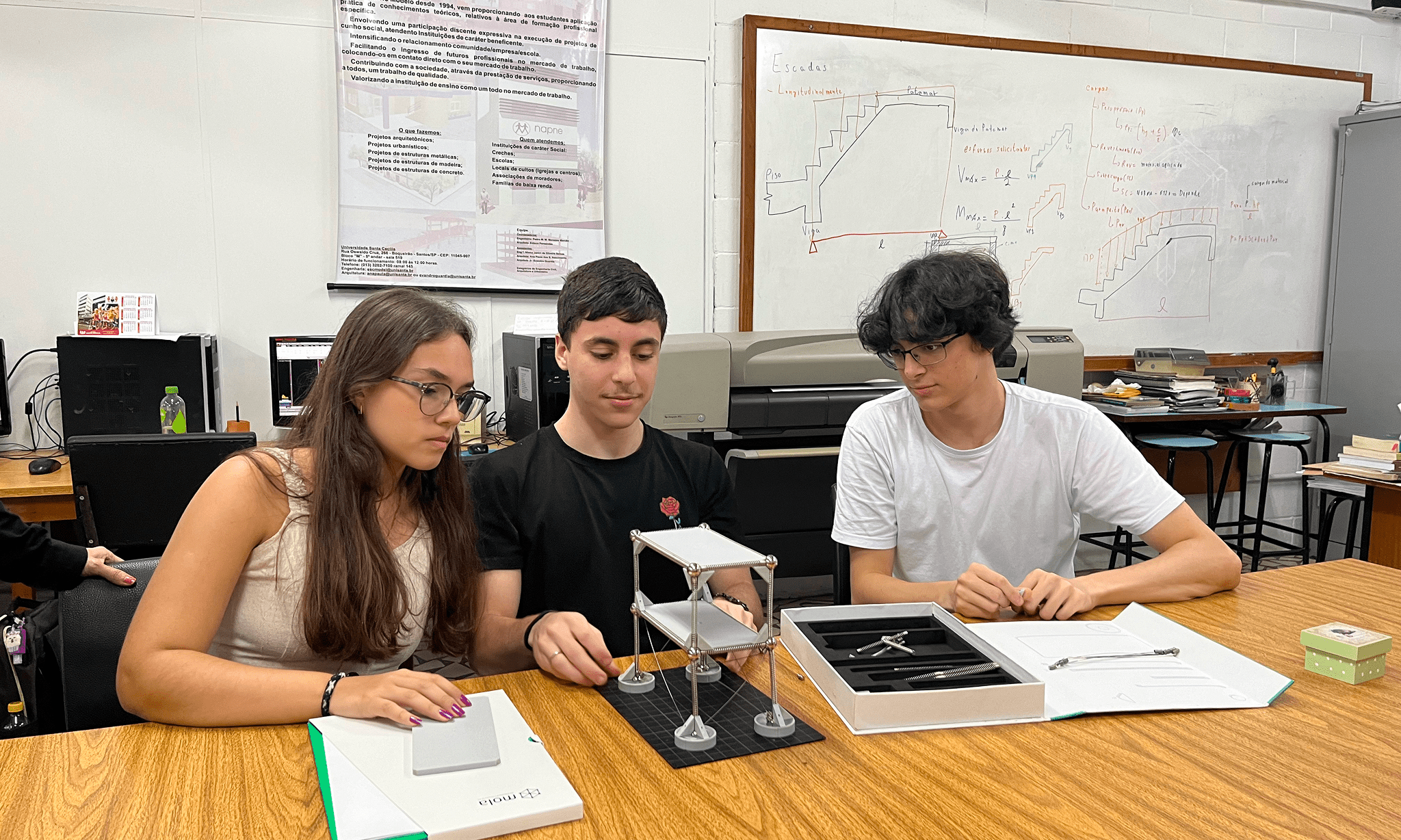 Os Laboratórios de Engenharia e Arquitetura​ da Unisanta oferecem infraestrutura avançada para ensino, pesquisa e elaboração de projetos.