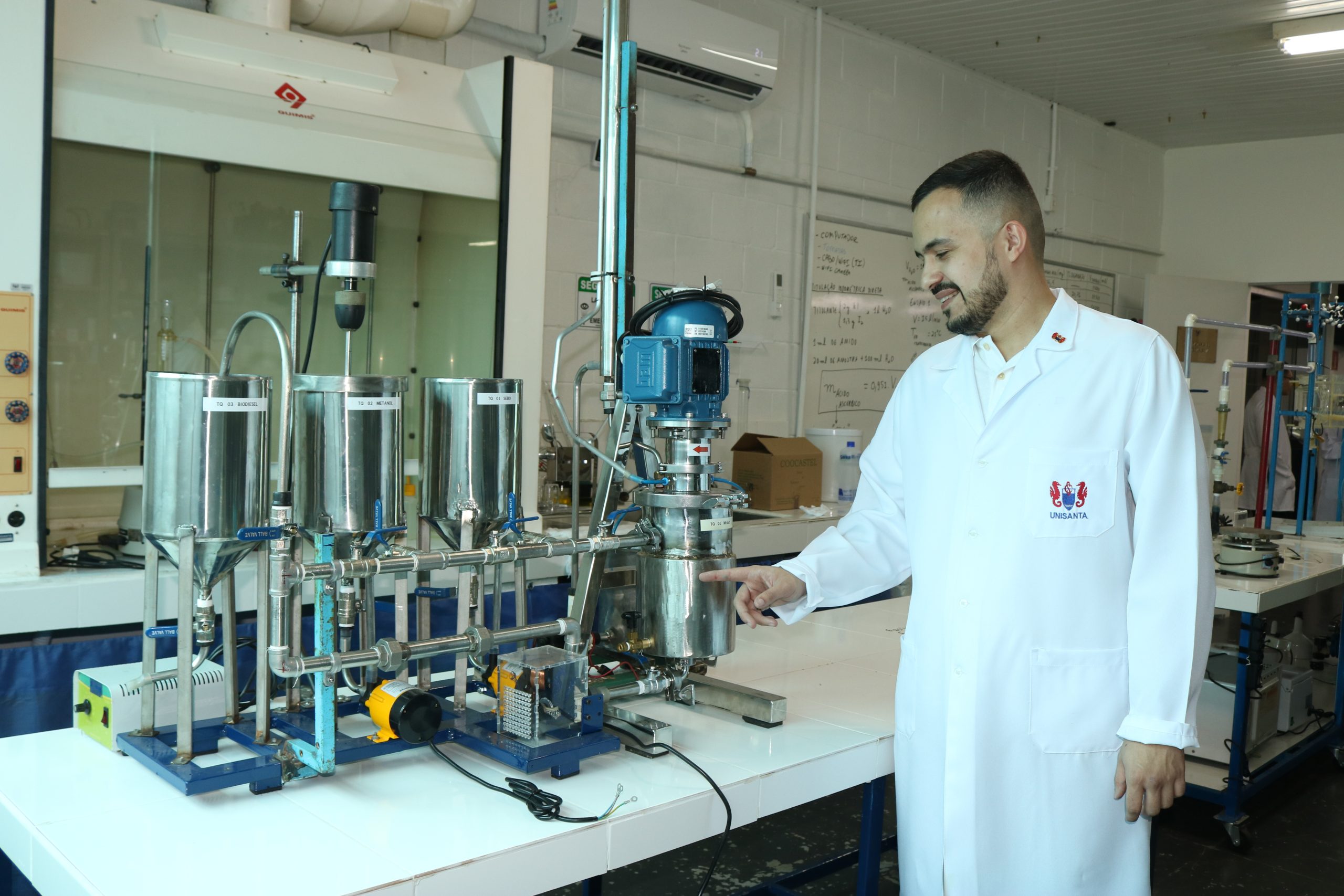 Os Laboratórios de Engenharia e Arquitetura​ da Unisanta oferecem infraestrutura avançada para ensino, pesquisa e elaboração de projetos.