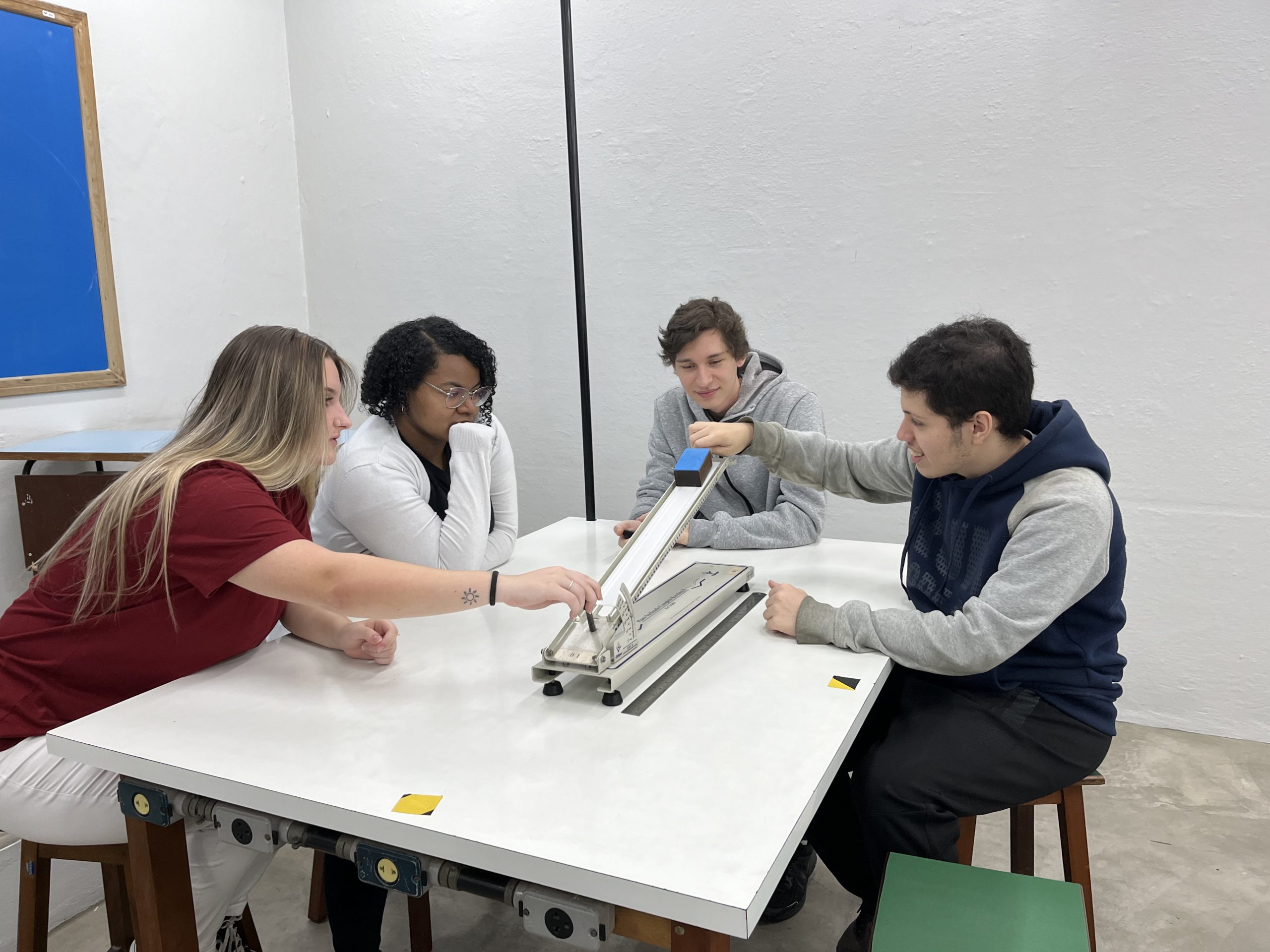 Os Laboratórios de Engenharia e Arquitetura​ da Unisanta oferecem infraestrutura avançada para ensino, pesquisa e elaboração de projetos.