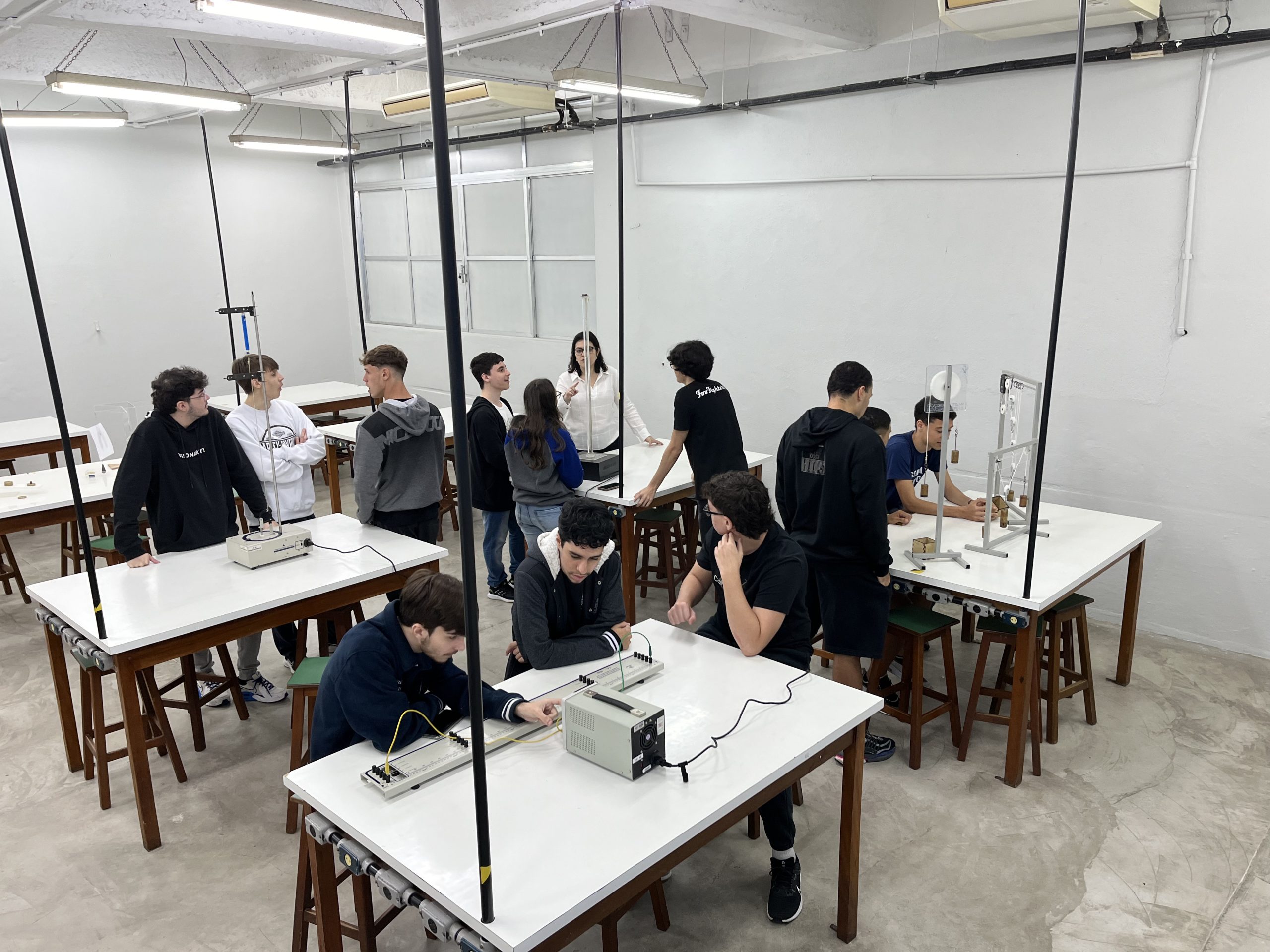 Os Laboratórios de Engenharia e Arquitetura​ da Unisanta oferecem infraestrutura avançada para ensino, pesquisa e elaboração de projetos.