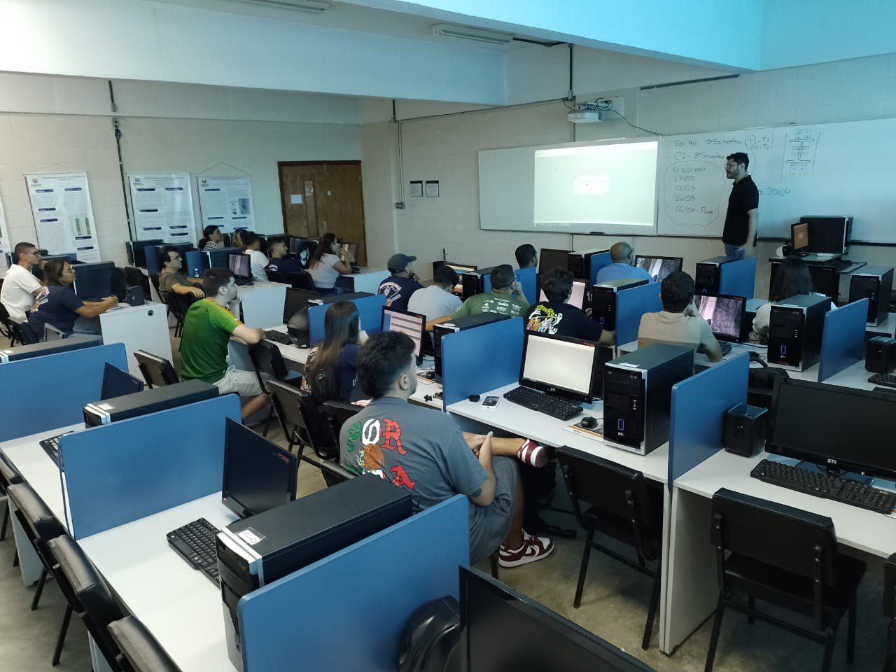 Os Laboratórios de Engenharia e Arquitetura​ da Unisanta oferecem infraestrutura avançada para ensino, pesquisa e elaboração de projetos.
