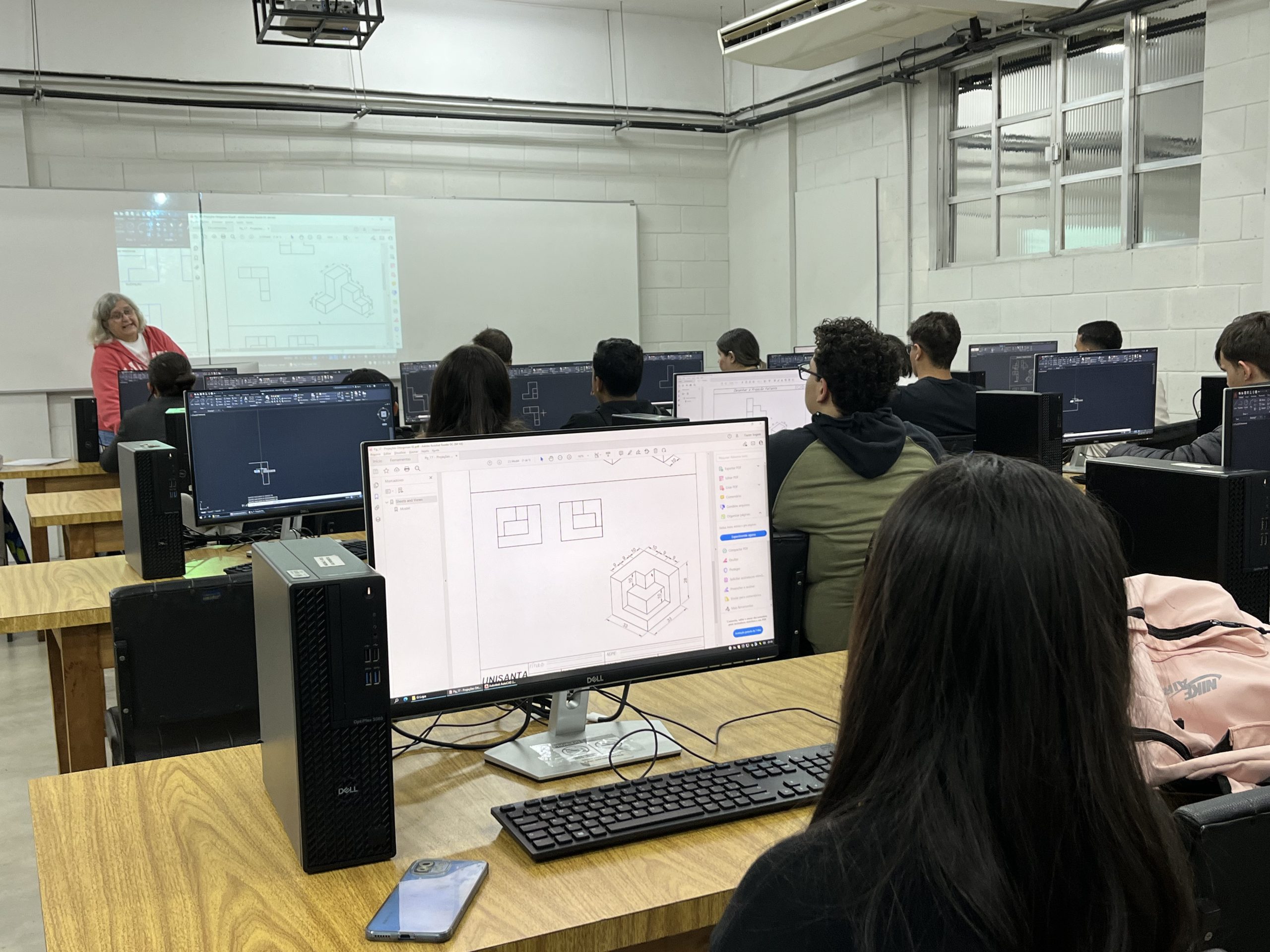 Os Laboratórios de Engenharia e Arquitetura​ da Unisanta oferecem infraestrutura avançada para ensino, pesquisa e elaboração de projetos.
