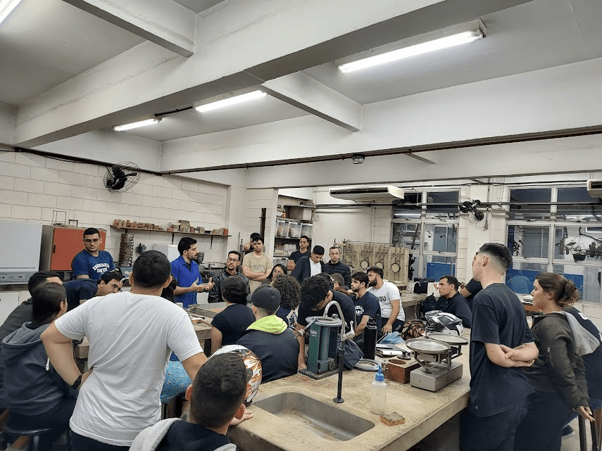 Os Laboratórios de Engenharia e Arquitetura​ da Unisanta oferecem infraestrutura avançada para ensino, pesquisa e elaboração de projetos.