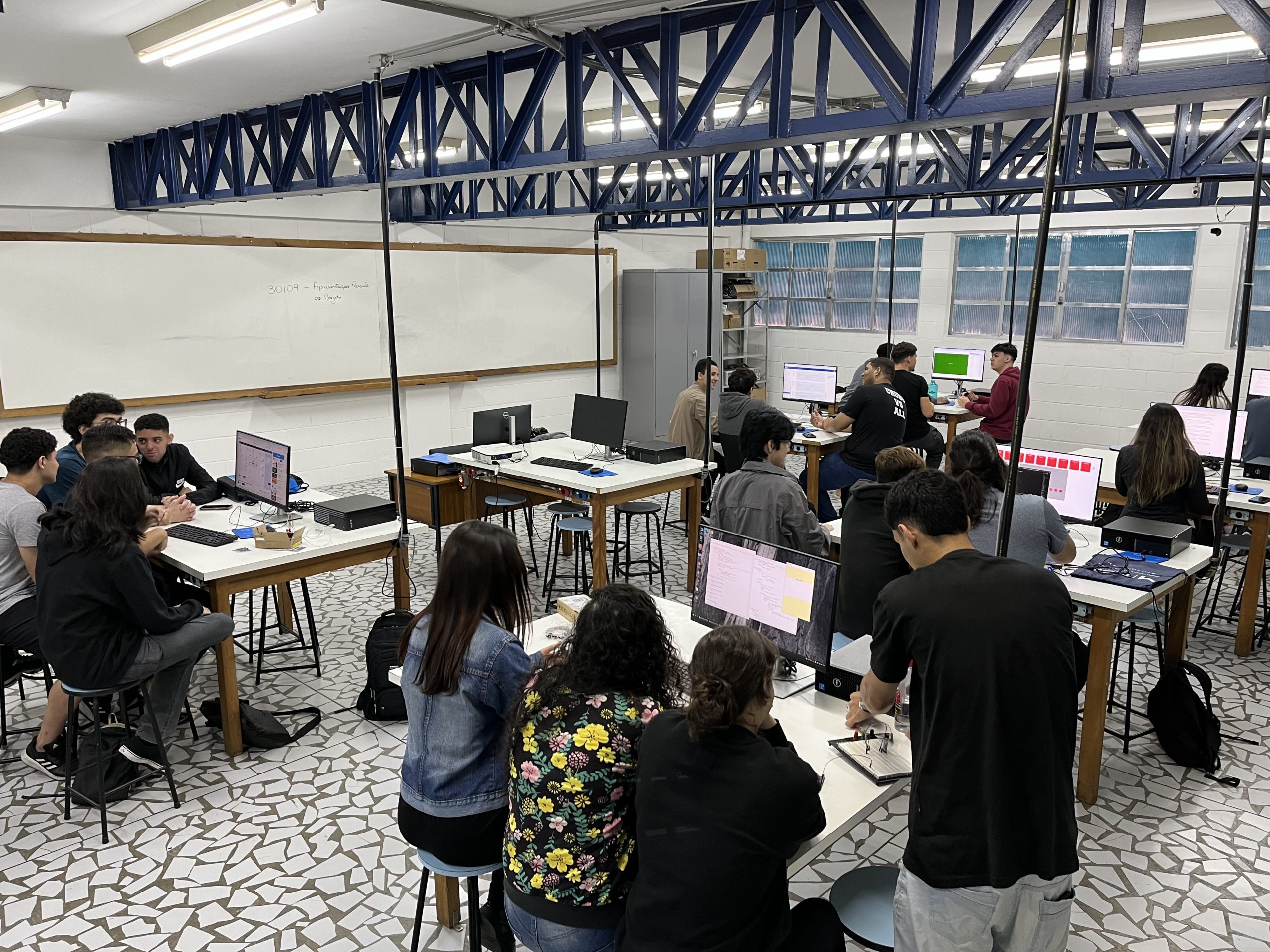 Os Laboratórios de Engenharia e Arquitetura​ da Unisanta oferecem infraestrutura avançada para ensino, pesquisa e elaboração de projetos.