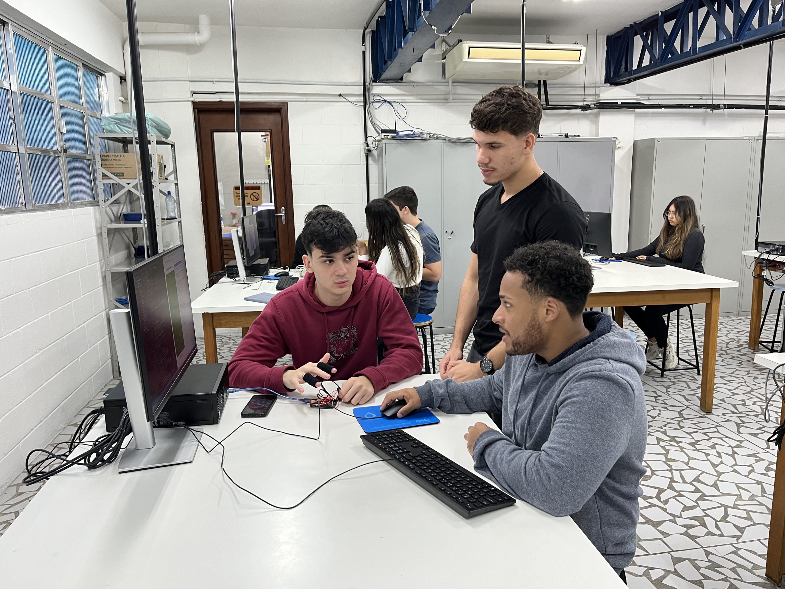 Os Laboratórios de Engenharia e Arquitetura​ da Unisanta oferecem infraestrutura avançada para ensino, pesquisa e elaboração de projetos.