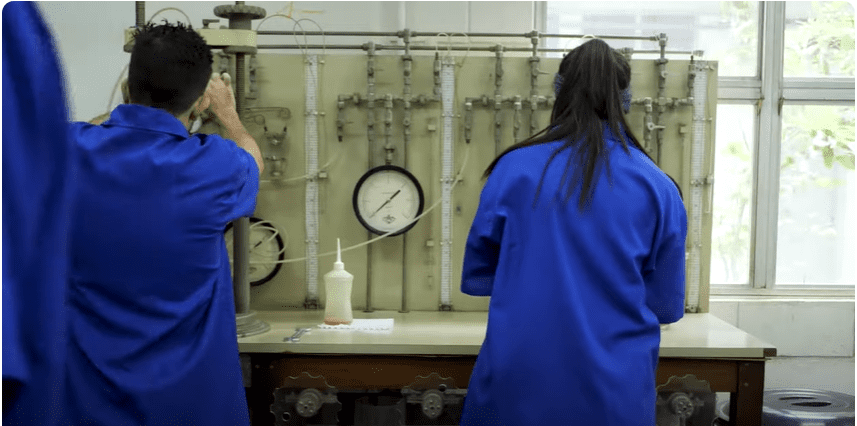 Os Laboratórios de Engenharia e Arquitetura​ da Unisanta oferecem infraestrutura avançada para ensino, pesquisa e elaboração de projetos.