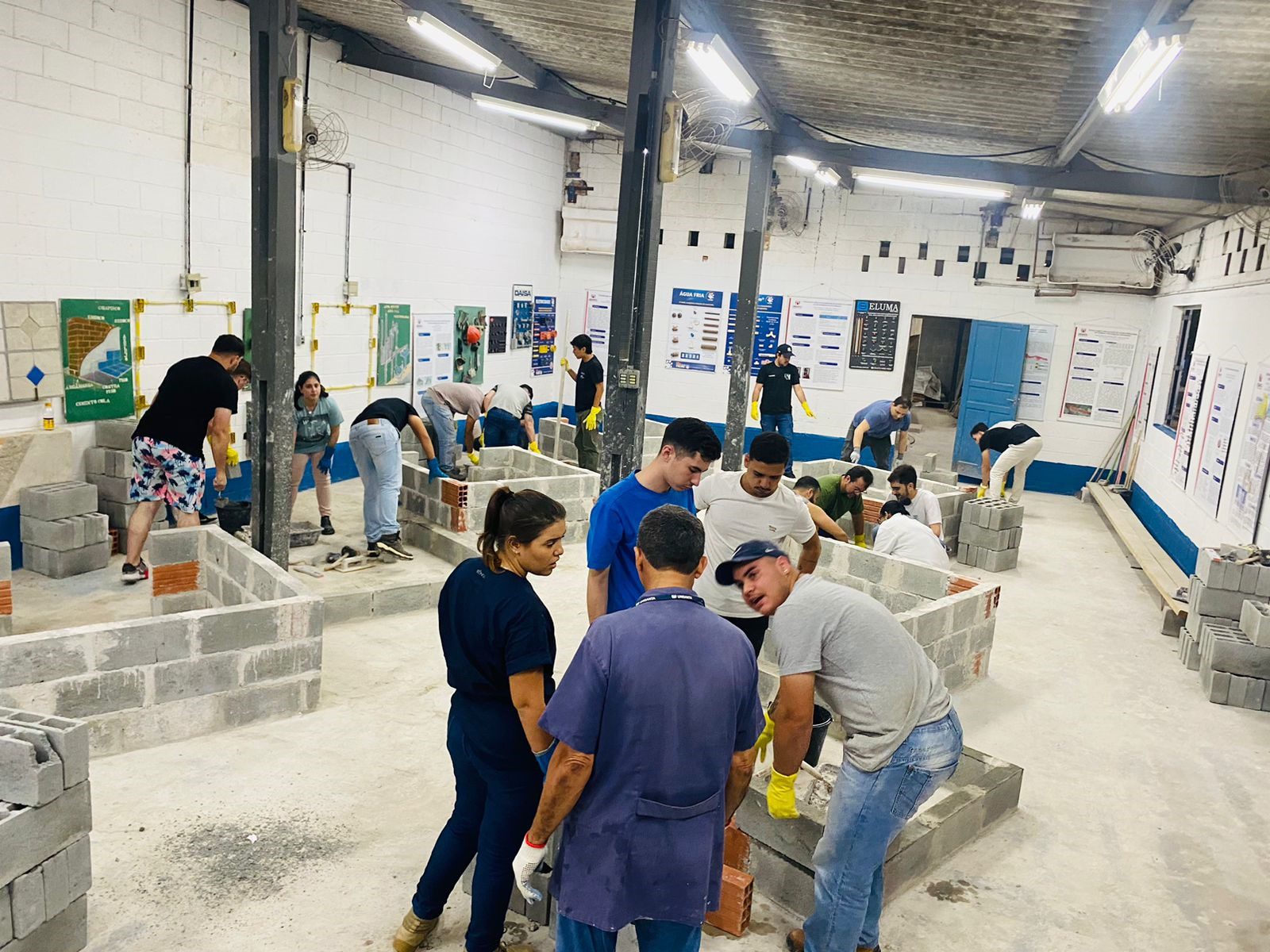 Os Laboratórios de Engenharia e Arquitetura​ da Unisanta oferecem infraestrutura avançada para ensino, pesquisa e elaboração de projetos.