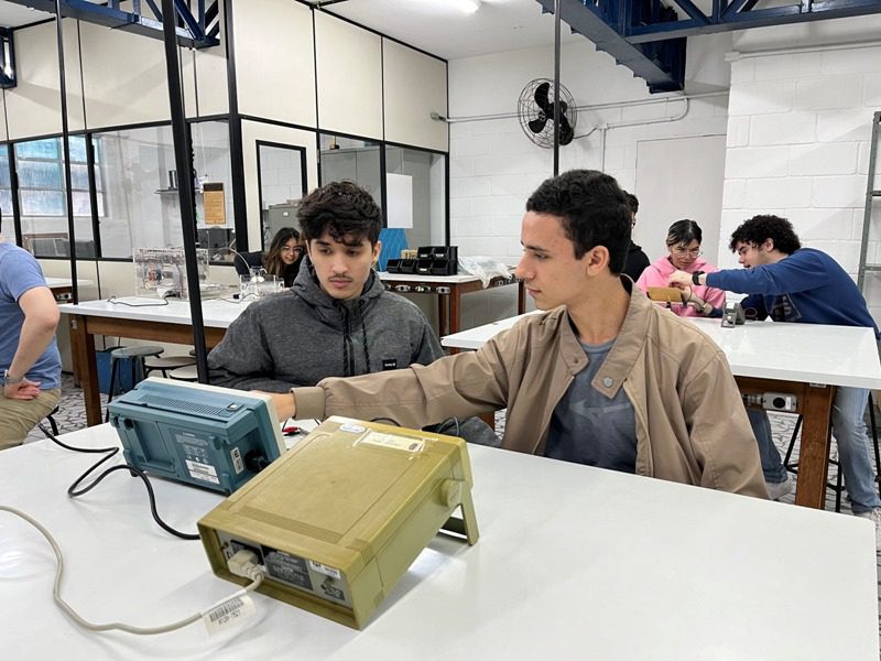 Os Laboratórios de Engenharia e Arquitetura​ da Unisanta oferecem infraestrutura avançada para ensino, pesquisa e elaboração de projetos.