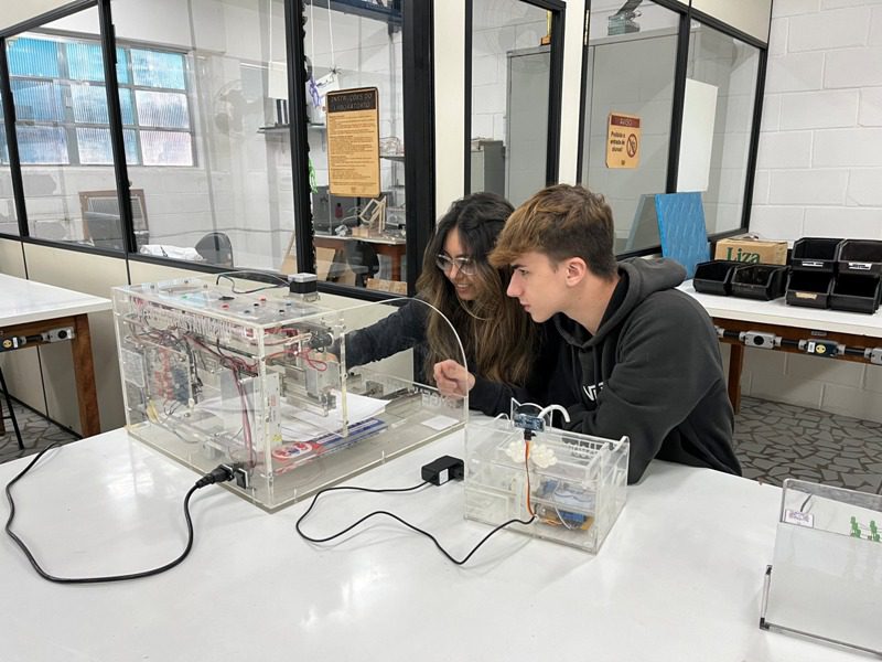 Os Laboratórios de Engenharia e Arquitetura​ da Unisanta oferecem infraestrutura avançada para ensino, pesquisa e elaboração de projetos.