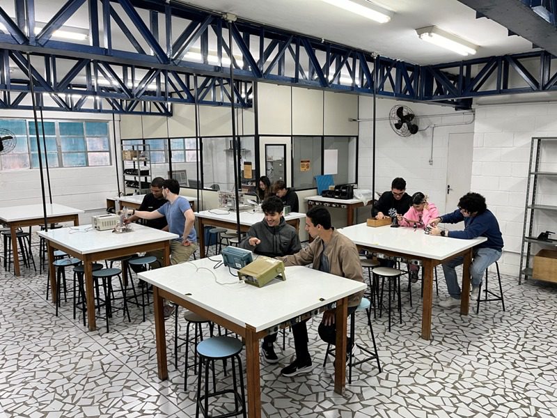 Os Laboratórios de Engenharia e Arquitetura​ da Unisanta oferecem infraestrutura avançada para ensino, pesquisa e elaboração de projetos.