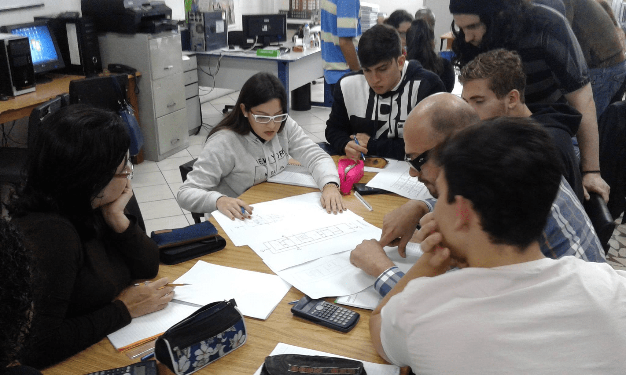 Os Laboratórios de Engenharia e Arquitetura​ da Unisanta oferecem infraestrutura avançada para ensino, pesquisa e elaboração de projetos.
