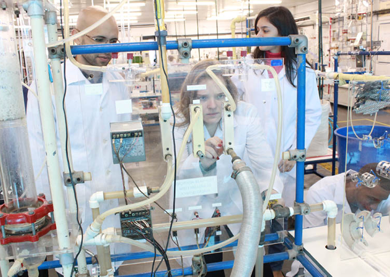 Os Laboratórios de Engenharia e Arquitetura​ da Unisanta oferecem infraestrutura avançada para ensino, pesquisa e elaboração de projetos.