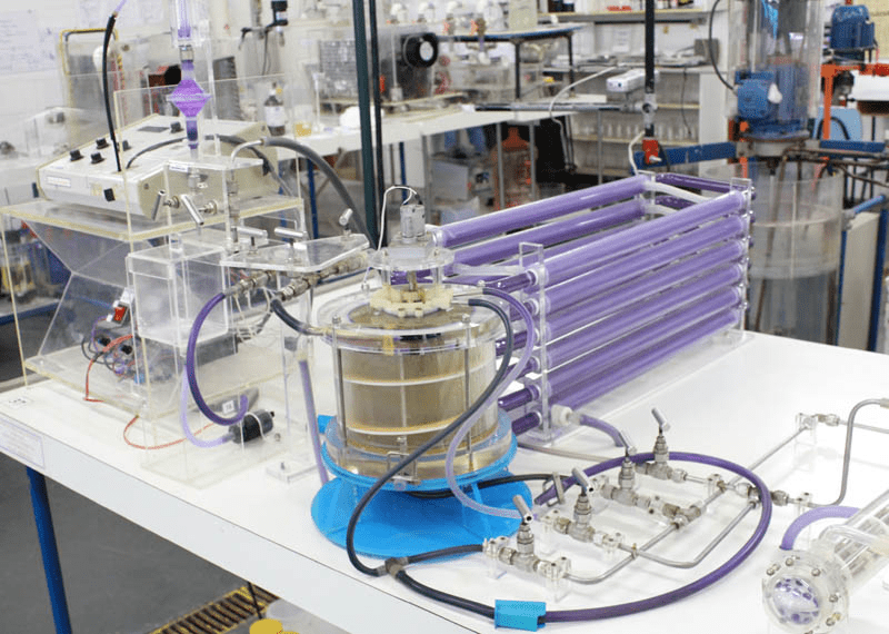 Os Laboratórios de Engenharia e Arquitetura​ da Unisanta oferecem infraestrutura avançada para ensino, pesquisa e elaboração de projetos.