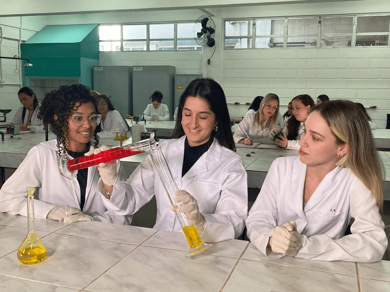 Os Laboratórios de Engenharia e Arquitetura​ da Unisanta oferecem infraestrutura avançada para ensino, pesquisa e elaboração de projetos.