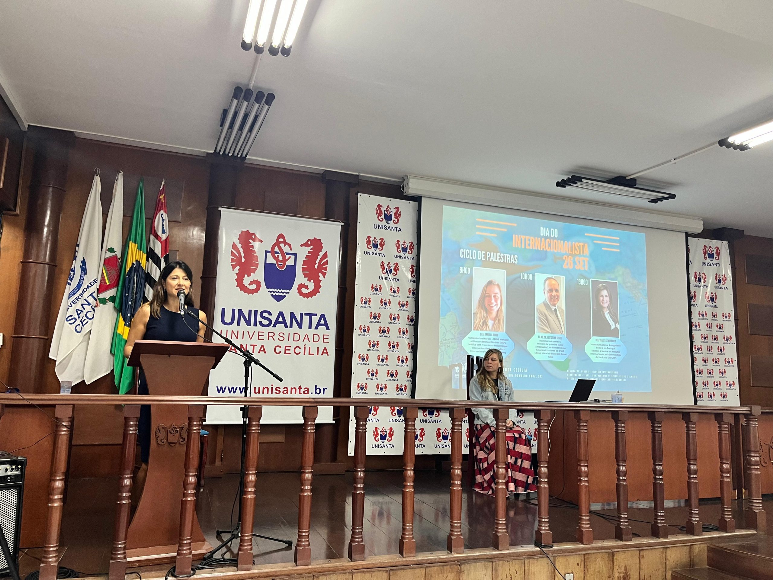 Conheça o curso de Relações Internacionais matutino da Unisanta com ensino de qualidade, boa infraestrutura e formação para o mercado.