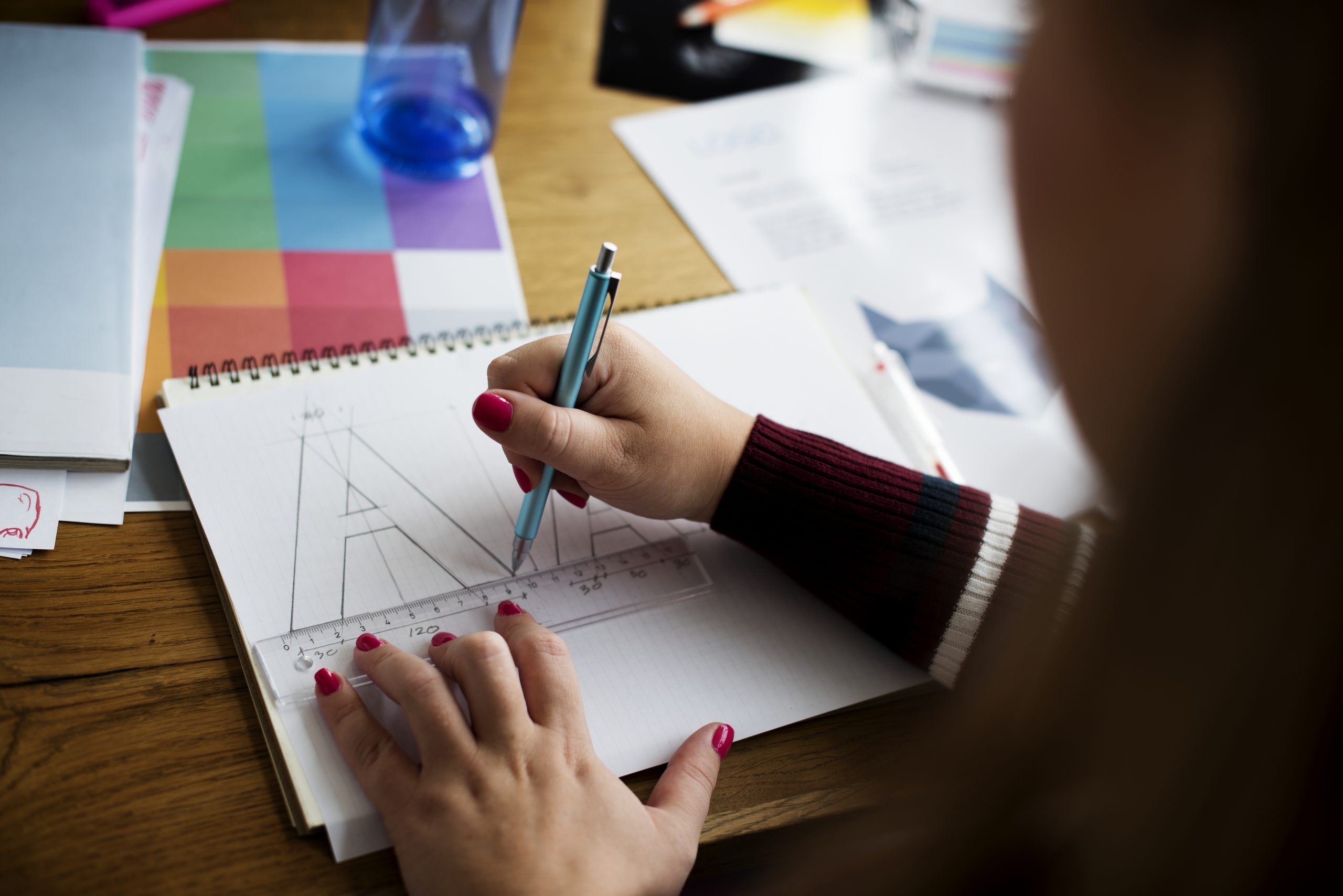 caucasian-female-hands-illustrating-notebook