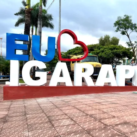Igarape-ganha-letreiro-turistico-instagramavel-na-Praca-Miguel-Henriques-2